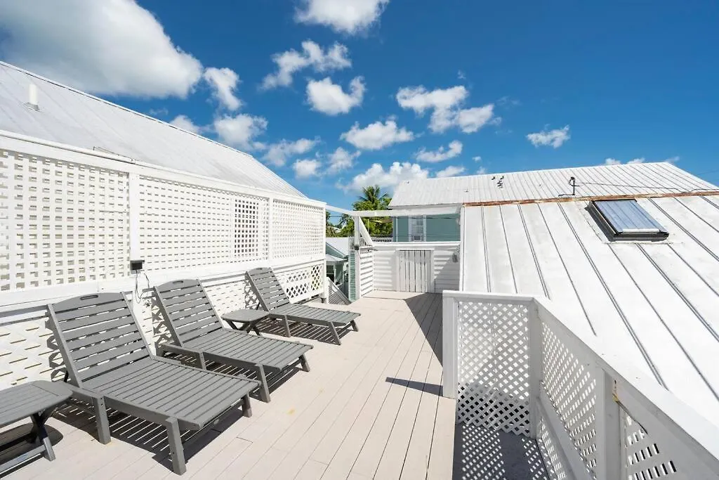 Vila Just Steps To Duval- Sleeps 10- Heated Pool House Key West 0*,  USA