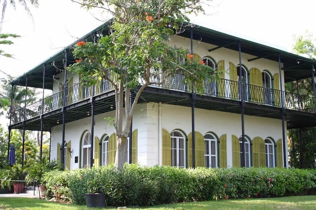 Holiday home Just Steps To Duval- Sleeps 10- Heated Pool House Villa Key West