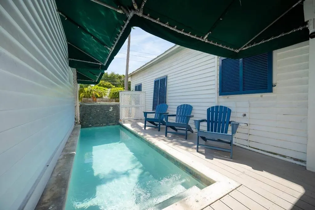 Just Steps To Duval- Sleeps 10- Heated Pool House Villa Key West Holiday home