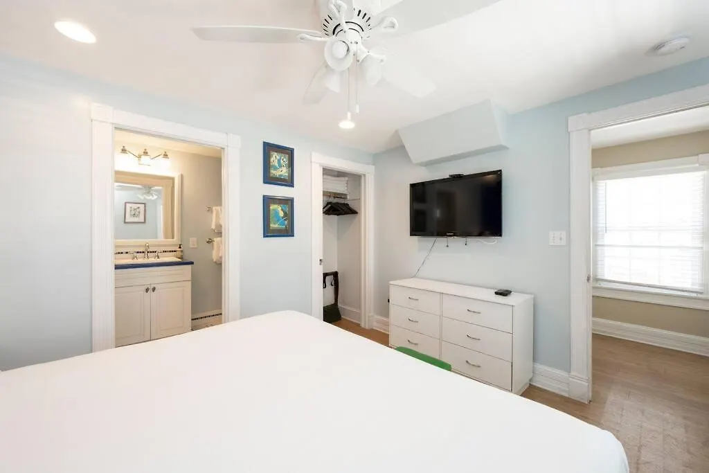 Holiday home Just Steps To Duval- Sleeps 10- Heated Pool House Villa Key West