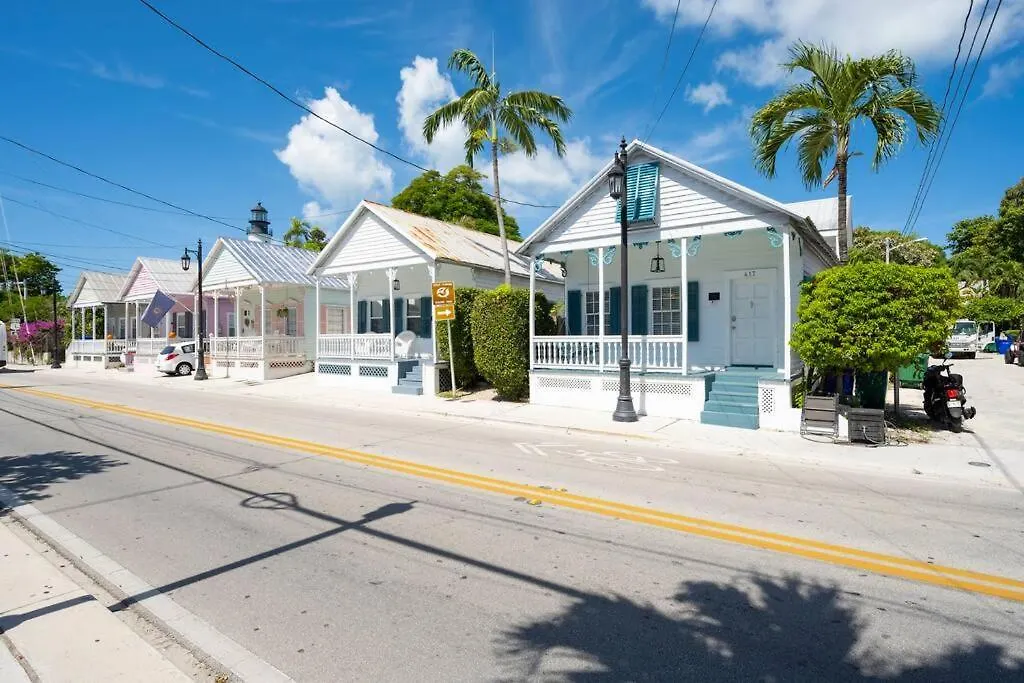 Just Steps To Duval- Sleeps 10- Heated Pool House Villa Key West Holiday home