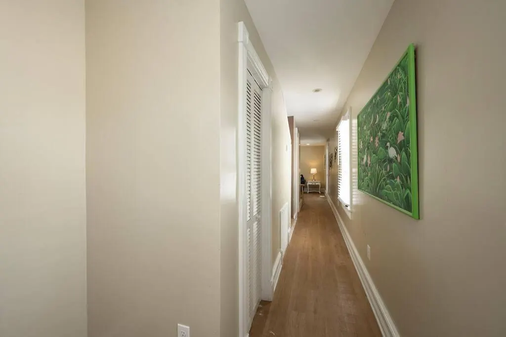 Just Steps To Duval- Sleeps 10- Heated Pool House Villa Key West
