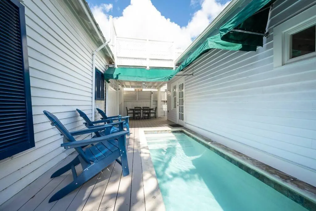 Just Steps To Duval- Sleeps 10- Heated Pool House Villa Key West